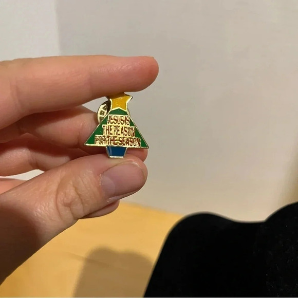 Jesus is the Reason for the Season Lapel Pin Christmas Tree And Small Angel - Picture 3 of 8